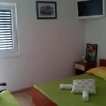 By The Sea Donja Vala, Makarska - 11553 Drvenik (Split-Dalmatia)